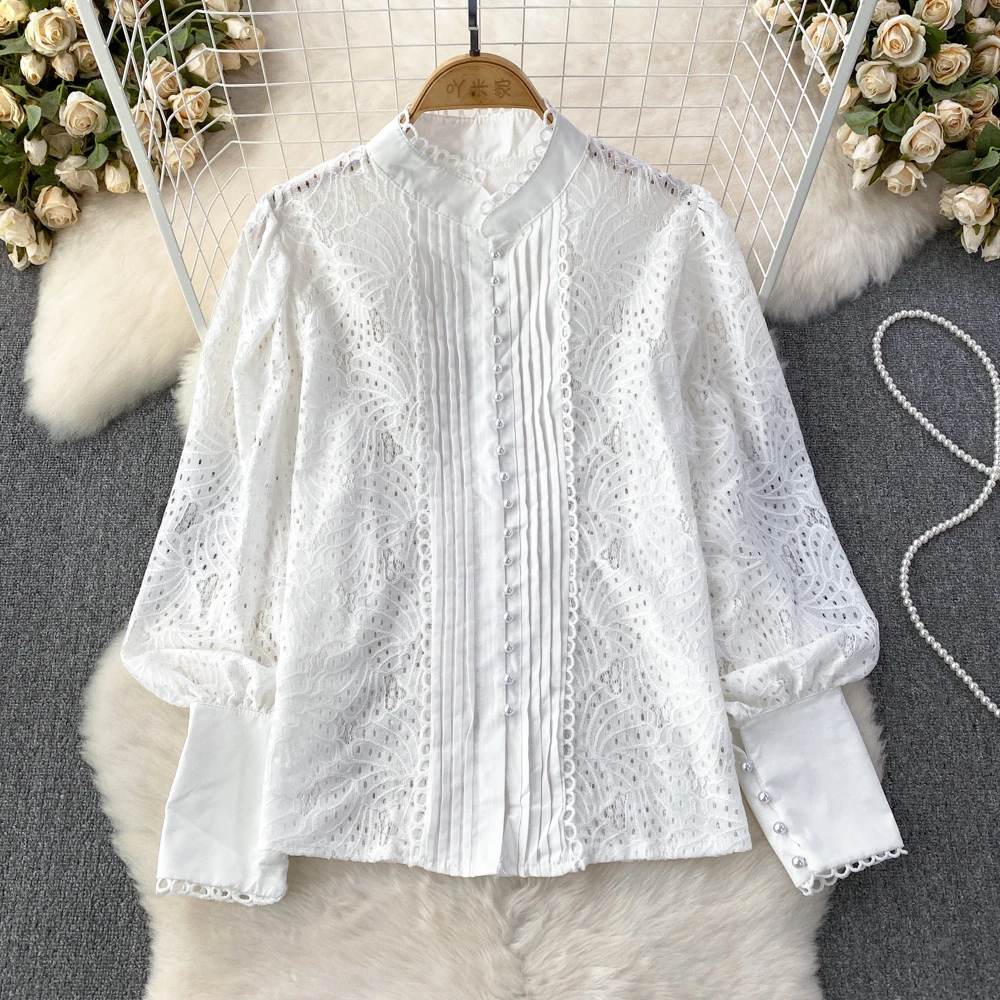 2024春新款复古宫廷风气质泡泡长袖立领单排扣镂空蕾丝衬衫女上衣