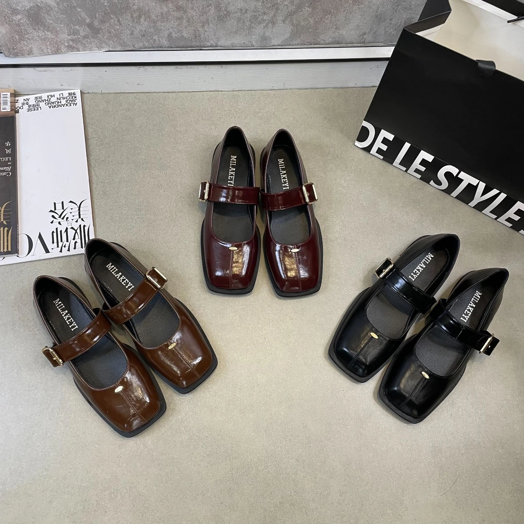 2025年秋季新款罗马风卡扣式一字带全包方头低跟平底气质百搭单鞋