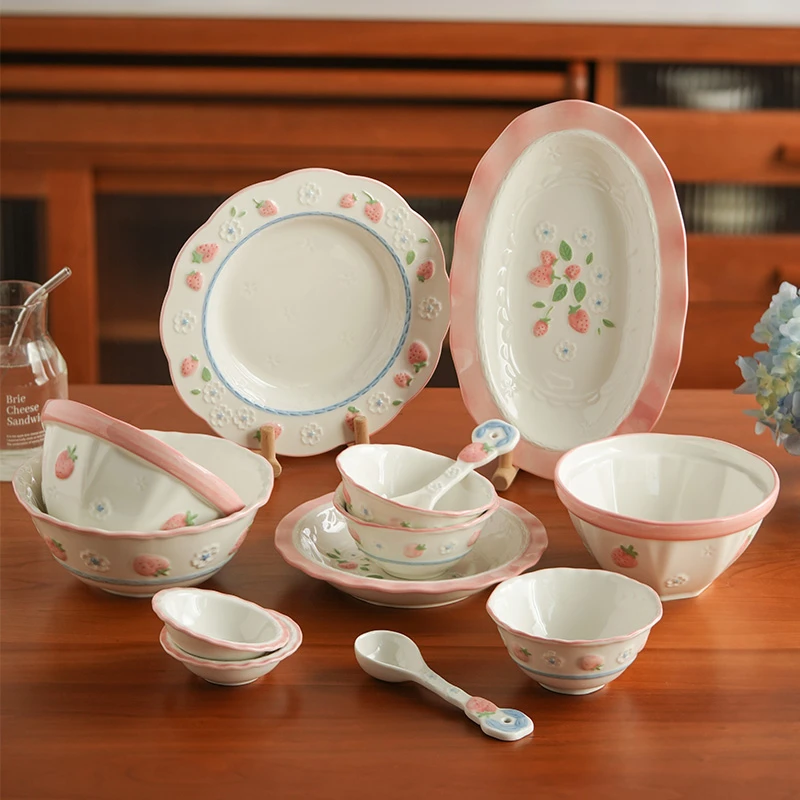 肆月草莓之恋陶瓷小碗2025新款家用精致米饭碗釉下彩水果碗仪式感