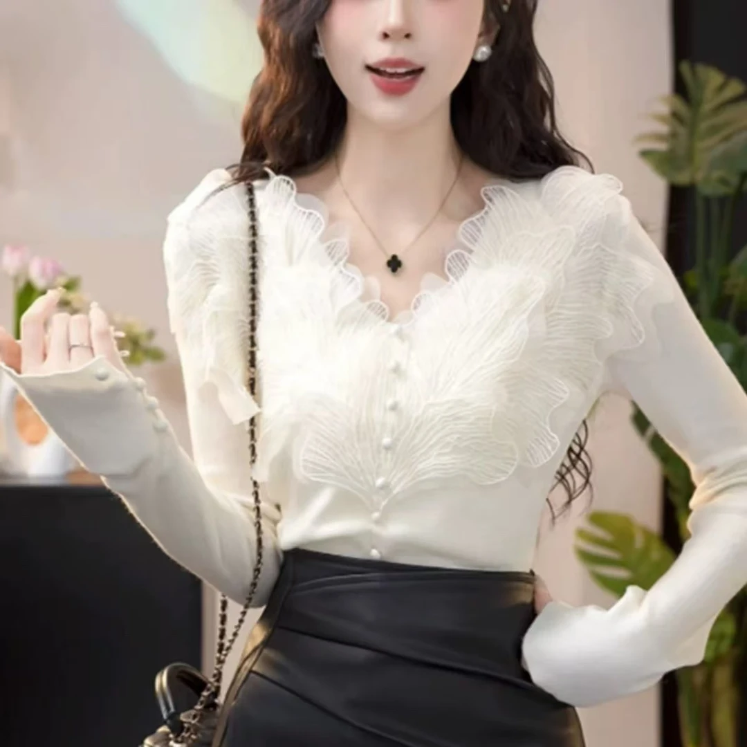 法式修身蕾丝拼接v领长袖针织衫女秋冬2024新款洋气减龄别致上衣