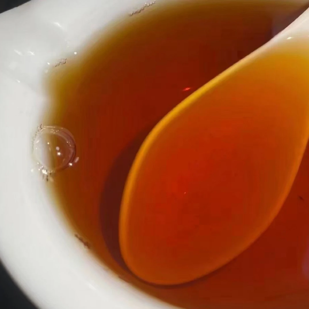 正岩肉桂、汤色橙黄明亮，口感饱，馥郁的果香中，感受岩茶的魅力