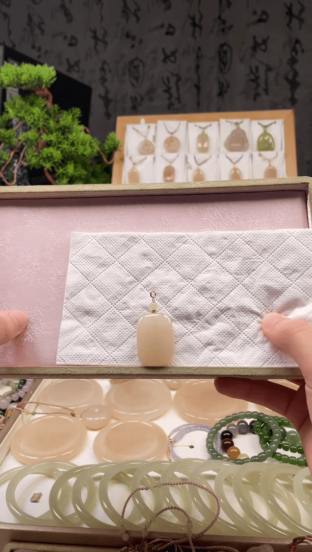 【闪购商品】和田玉颈饰18K金镶嵌全天然和田玉