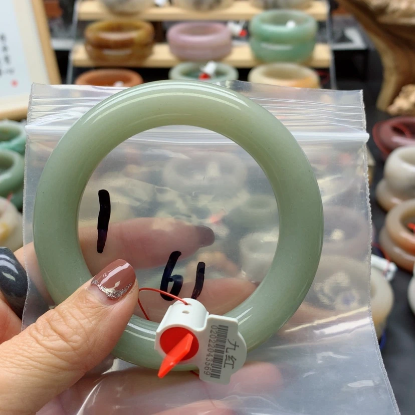 【闪购商品】石英质玉手镯未镶嵌