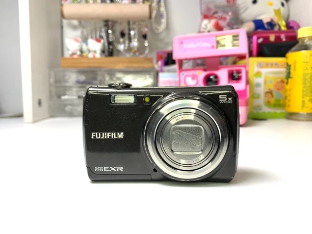 9新  富士f200exr 特价 日文英文版 变焦有问题