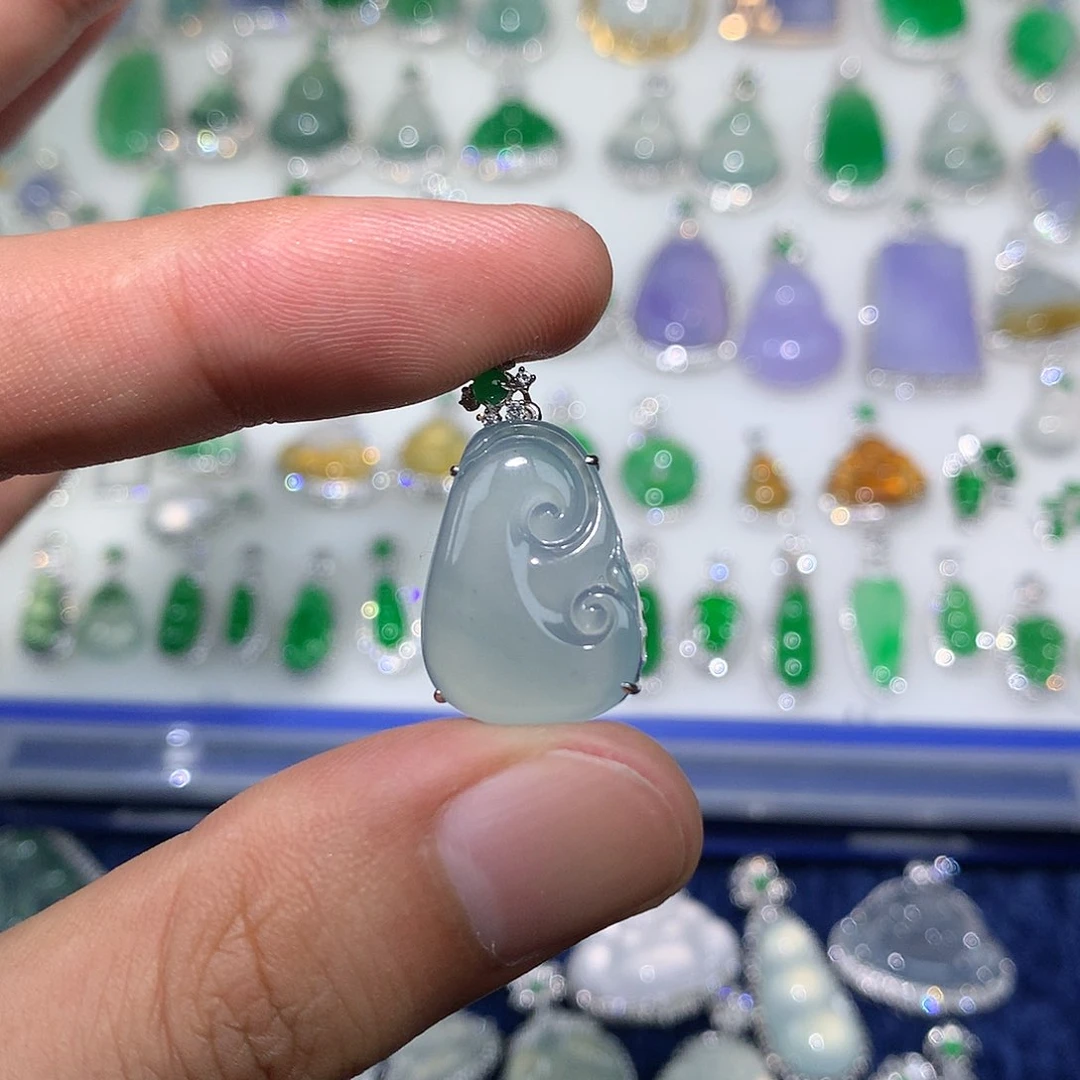 翡翠吊坠(不含链)18K金镶嵌