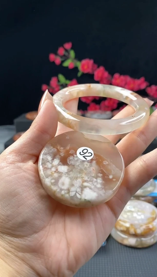 【闪购商品】石英质玉手镯（圆镯）未镶嵌54