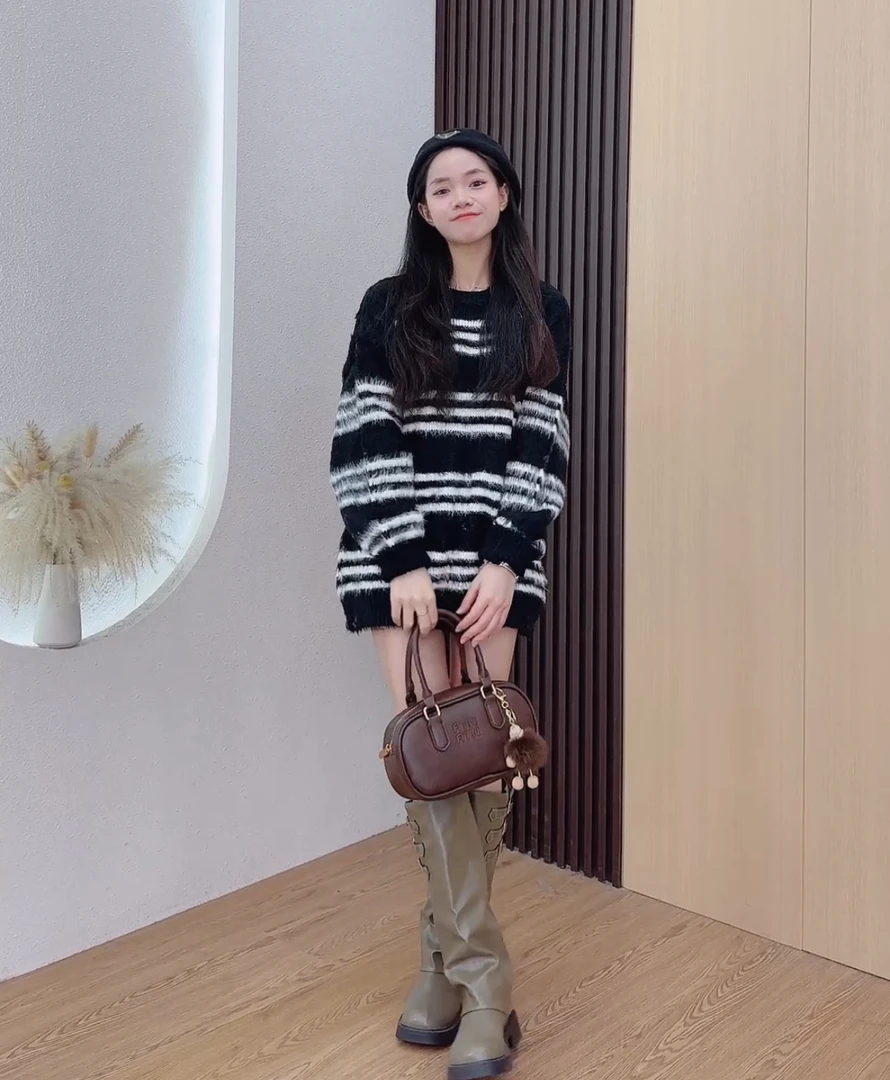 清货：140-158小个子秋冬毛毛黑白撞色中长款宽松慵懒风套头毛衣