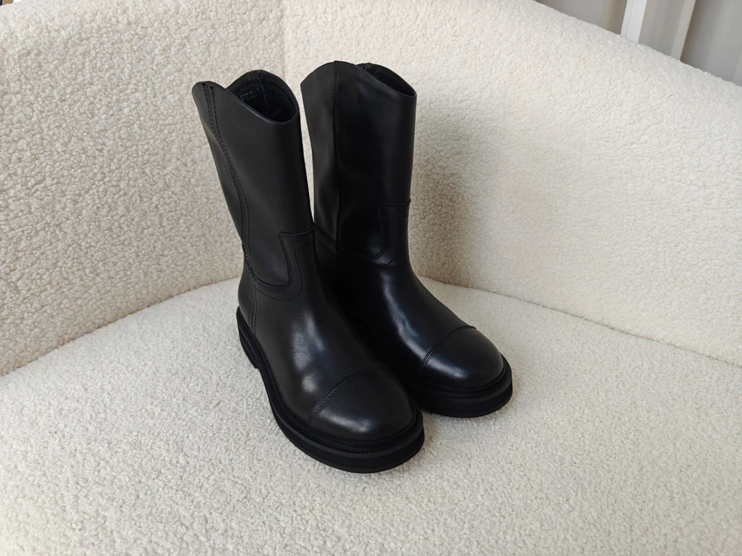 老王甄选 秋季新款 简约百搭轻职英伦风短靴