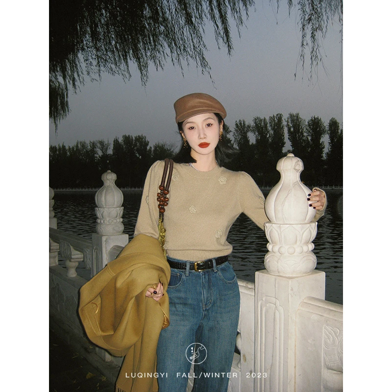 鹭青一原创【山茶】30澳毛钩花设计毛衣女秋冬短款针织衫L23M1776H