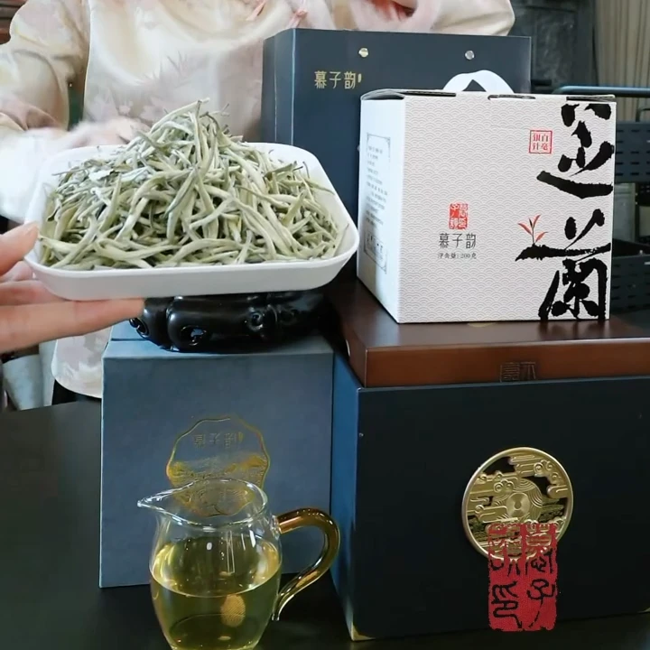 《冰岛南迫（普洱生茶）+白毫银针》