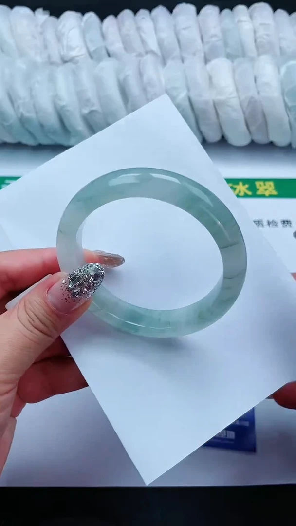 【闪购商品】石英质玉手镯未镶嵌230