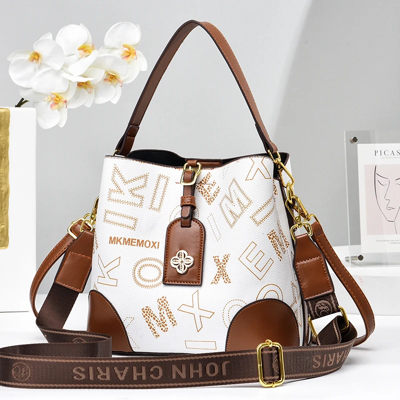 包包女2025新款大容量时尚水桶包专柜品质字母印花单肩包斜挎包