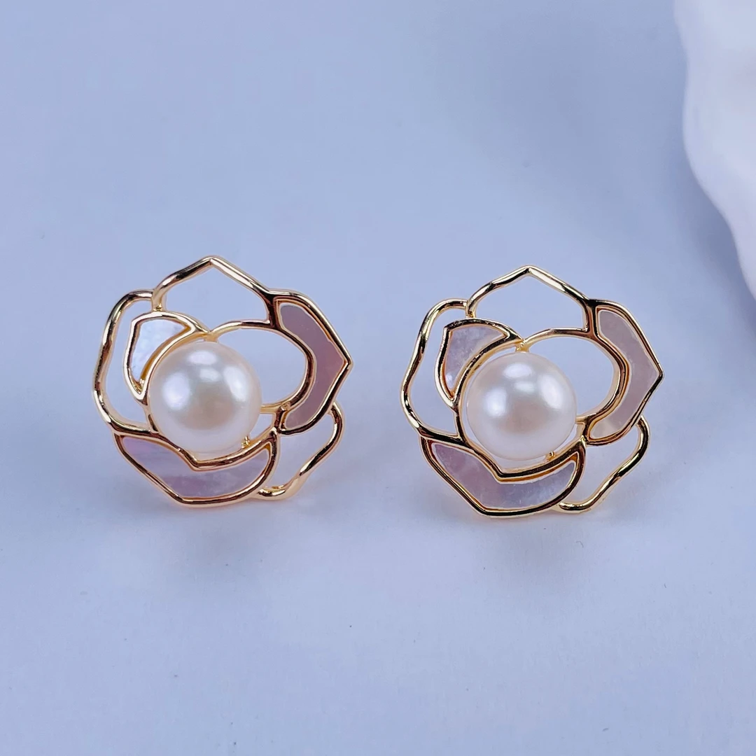 179 / 小香风山茶花  镂空设计 珍珠耳钉 时尚优雅 S925银针