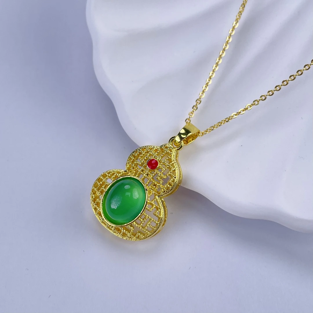 88656 / 天然玛瑙葫芦吊坠 福禄镂空吊坠