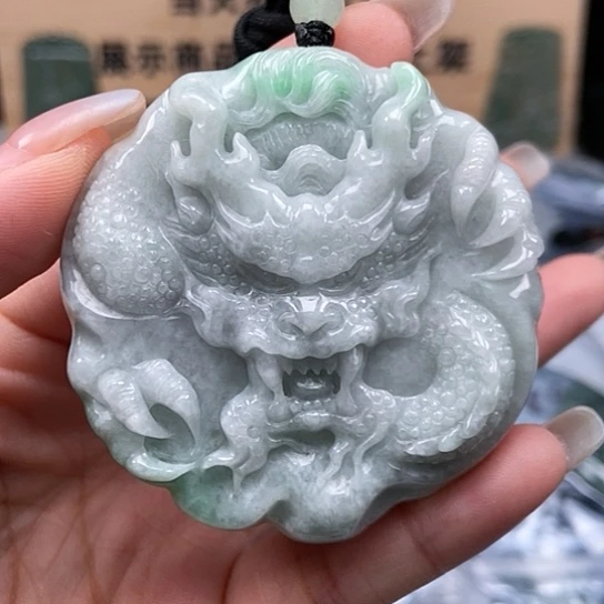 翡翠颈饰未镶嵌龙