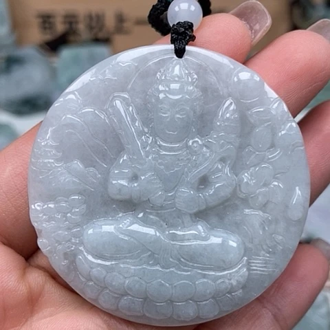 翡翠颈饰未镶嵌虚空