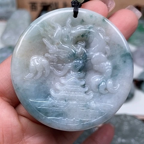 翡翠颈饰未镶嵌龙行天下