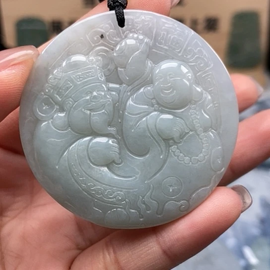 翡翠颈饰未镶嵌有石纹裂