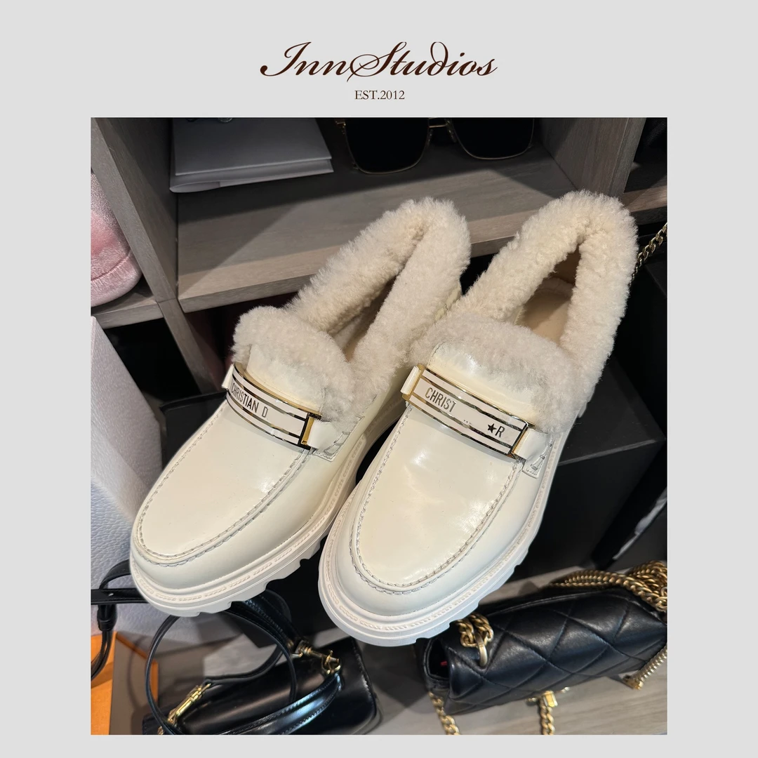Innstudios 白色毛毛乐福鞋