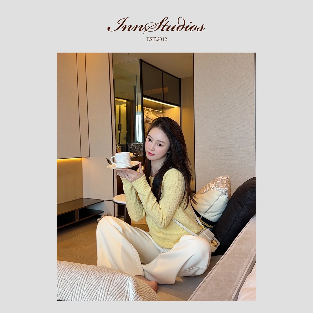 Innstudios「满分羊毛」淡黄经典长袖麻花毛衣