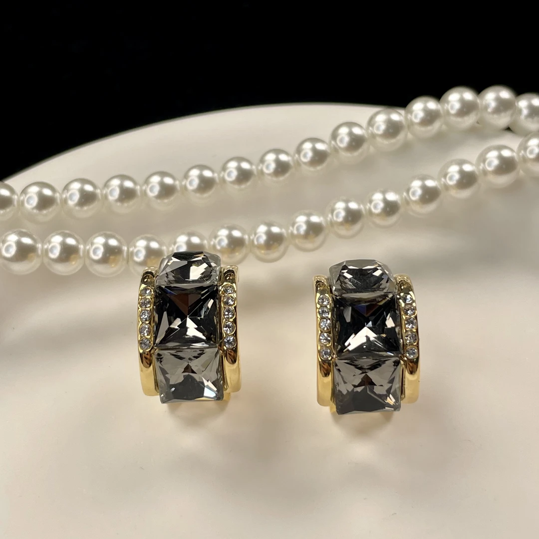 铜合金耳饰 买一送一 1243气质轻奢时尚百搭复古小众欧美耳钉耳扣