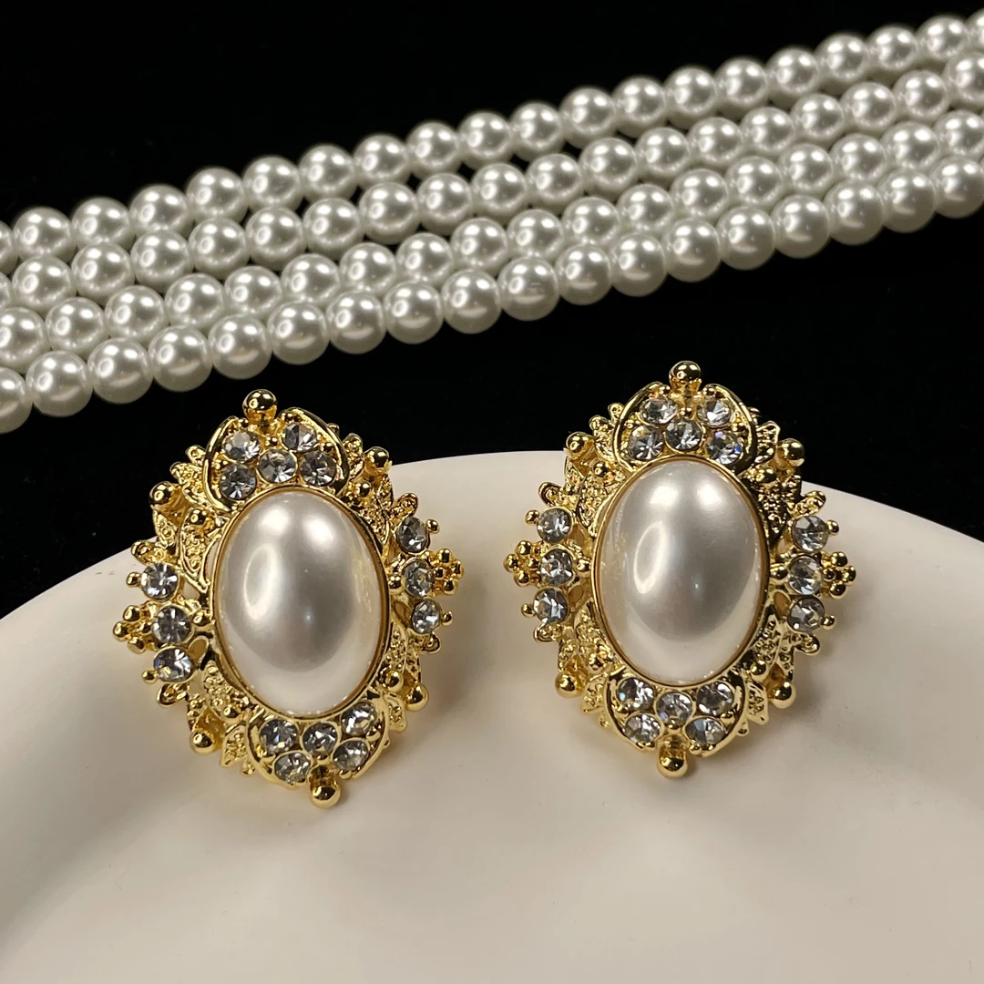 铜合金耳饰 买三送一 1173手工气质白色轻奢时尚百搭复古简约耳钉