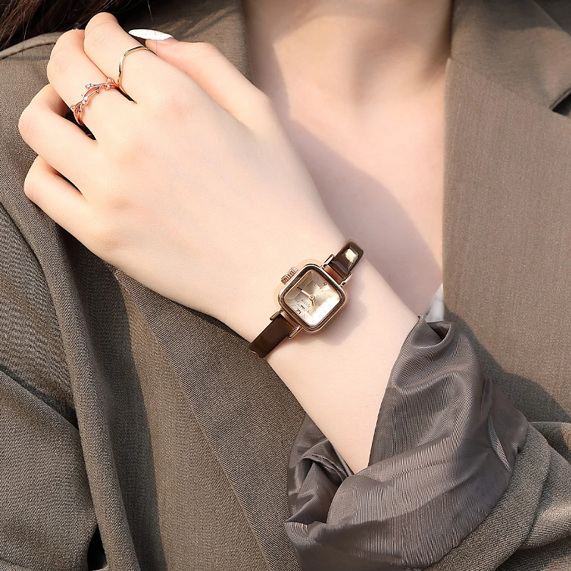 聚利时女表潮流女小巧学生女款高颜值小众轻奢气质女士腕表小方表