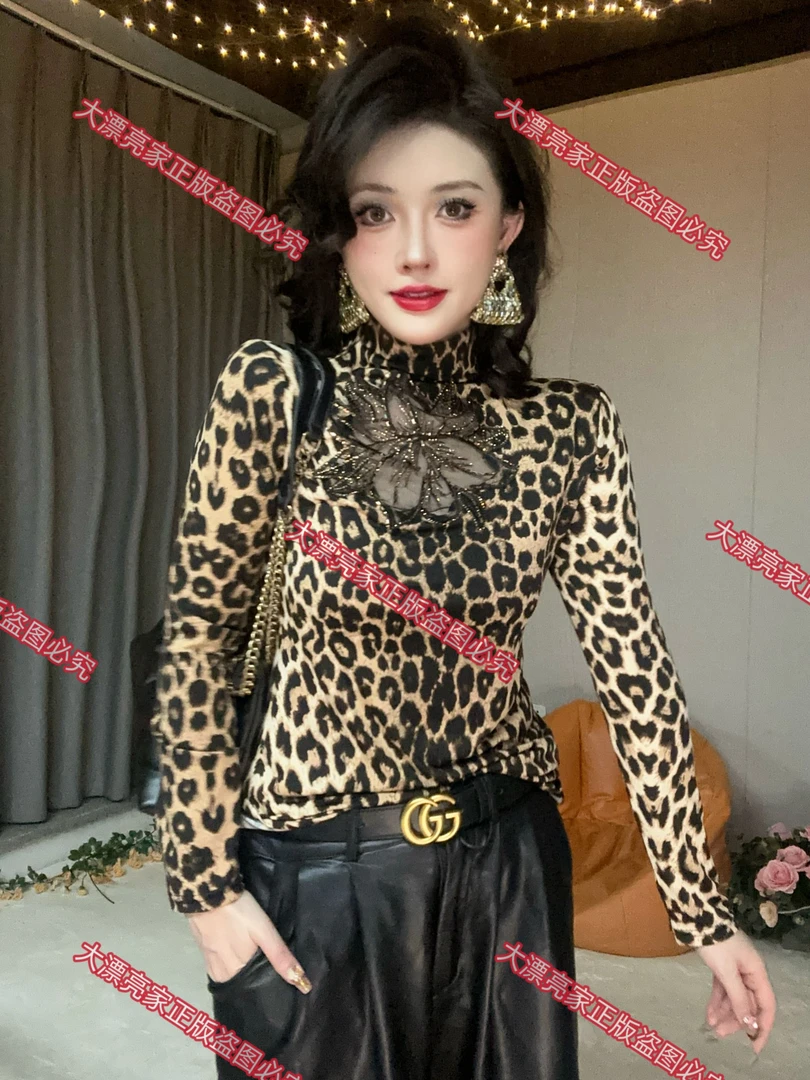 【秋季新款】半高领豹纹镂空爆款洋气时尚重工烫钻长袖打底衫女8067