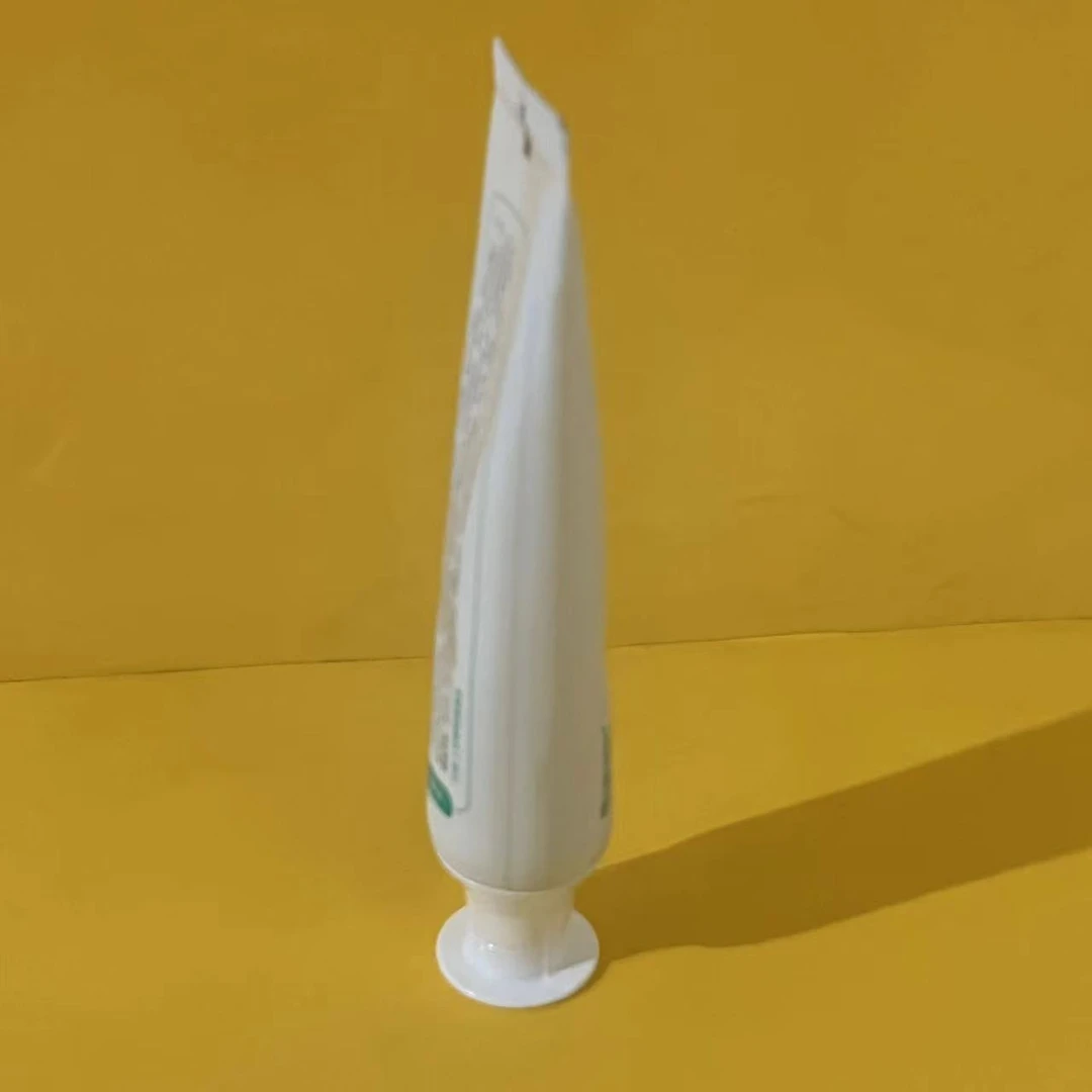 白色牙膏 留兰香型