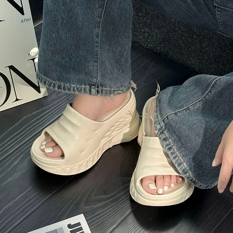 蚂蚁之恋 时尚松糕增高跟厚底拖鞋女外穿凉拖 G*某家版型