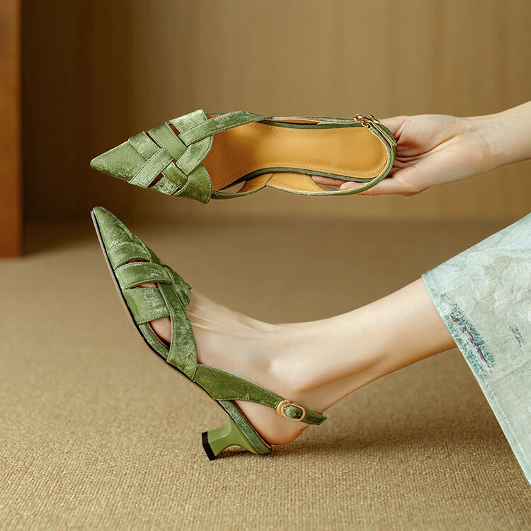 法式复古包头凉鞋真皮女夏新款时尚尖头低跟镂空软底软面凉鞋40