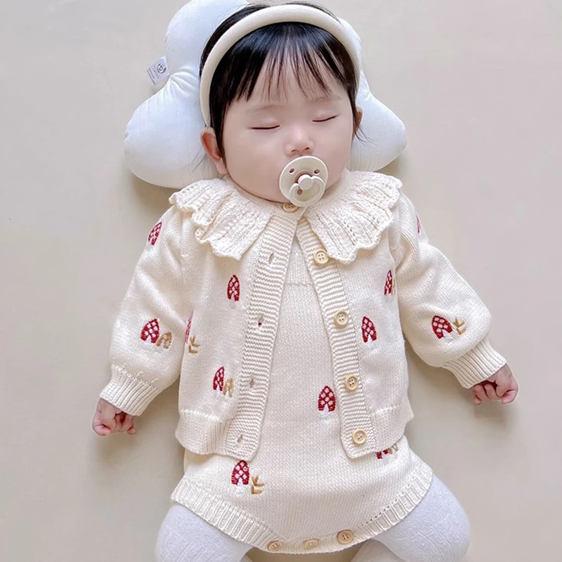 婴儿长袖衣服2025秋装针织女宝宝超萌百天公主秋季套头毛衣上衣