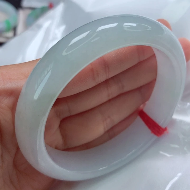 翡翠手镯未镶嵌轮胎