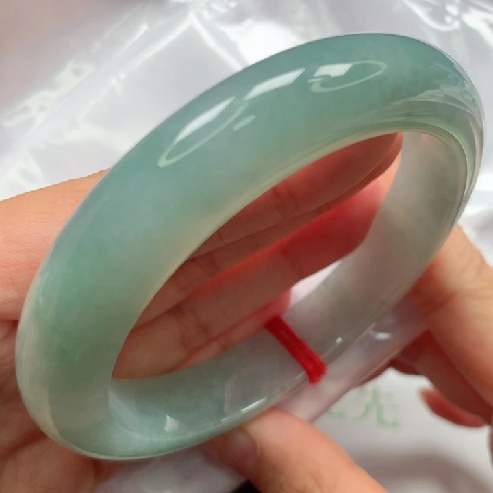 翡翠手镯未镶嵌，