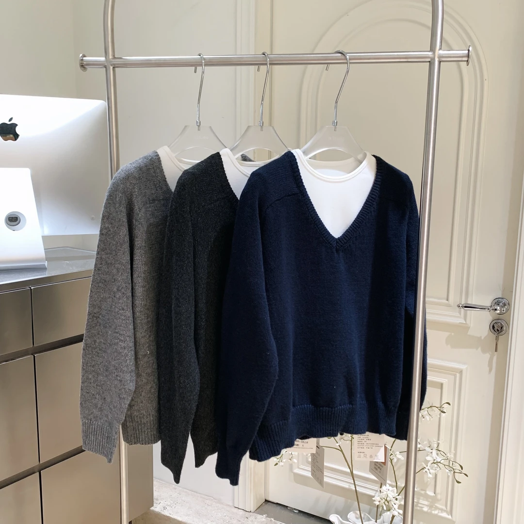 三色套头纯色秋冬休闲宽松慵懒叠穿学院感V领毛衣