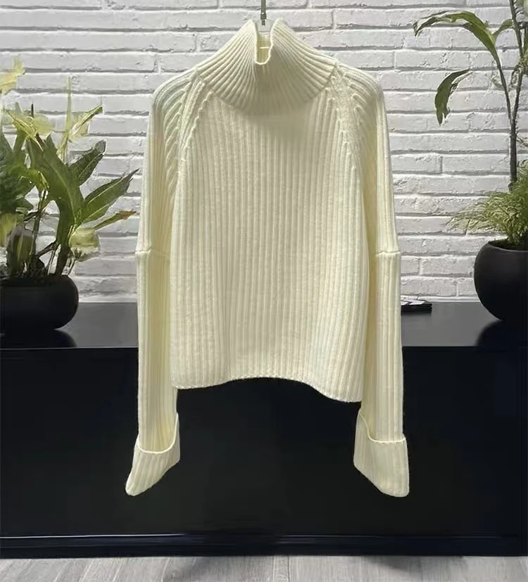 【伊家】时尚高领坑条纹短款毛衣