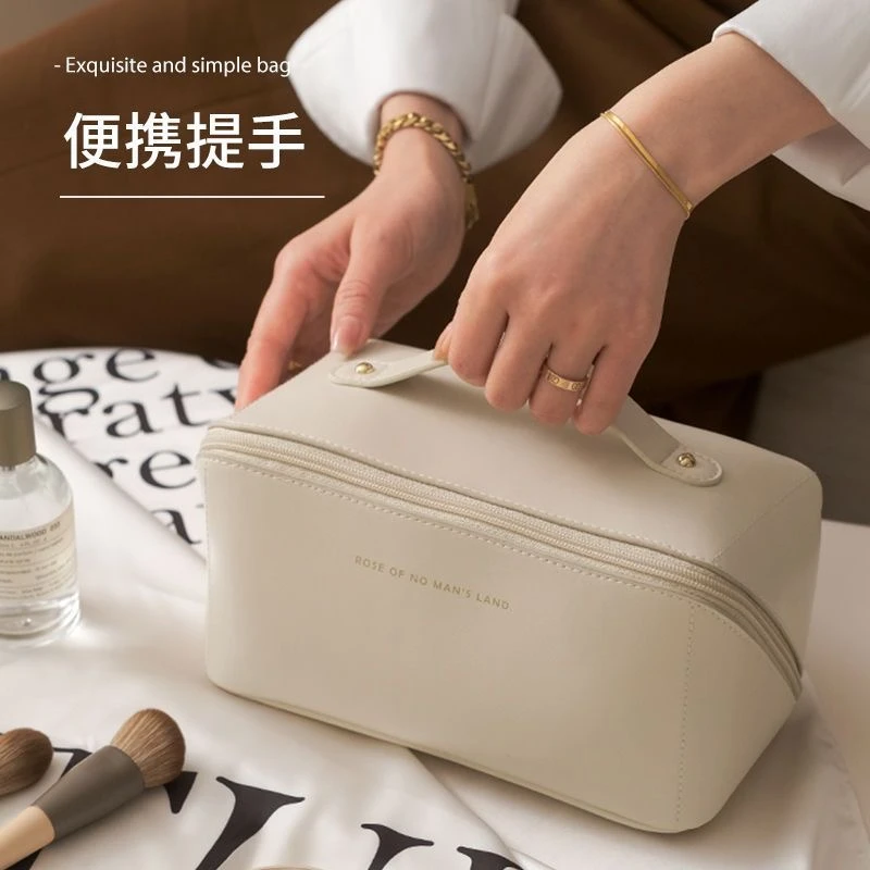 高级感风琴枕头化妆包网红手提款洗漱包防水高颜值便携时尚化妆袋