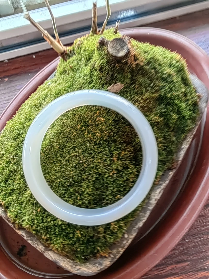 天然玛瑙手镯白月光