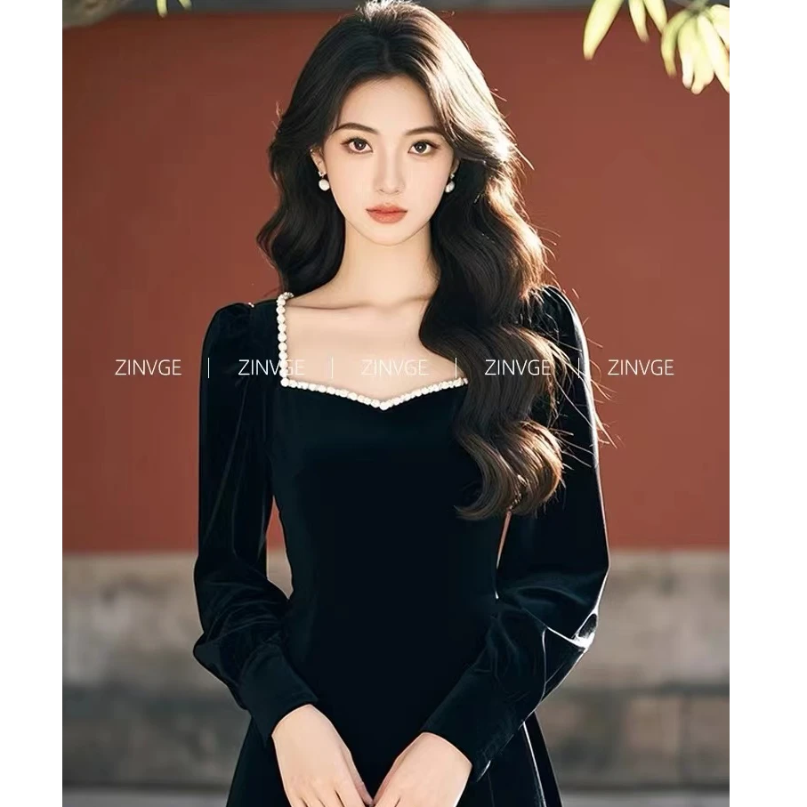 秋冬季2024年新款轻熟风韩系穿搭修身显瘦黑色方领丝绒连衣裙子女