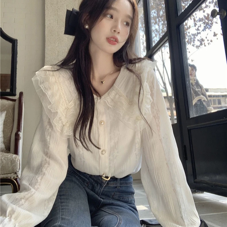 法式蕾丝减龄甜美长袖娃娃领衬衫春季女独特别致打底小衫上衣内搭