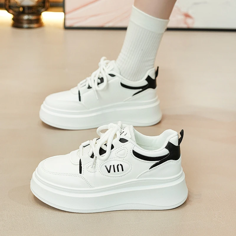 爆款皮面小白鞋女设计感厚底增高百搭2025秋季新款韩版休闲松糕鞋