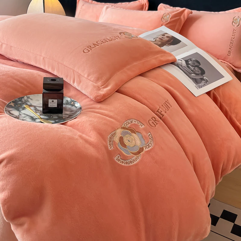 （爱玛橙）冬季新款重工刺绣全消光牛奶绒保暖四件套--香奶奶山茶花