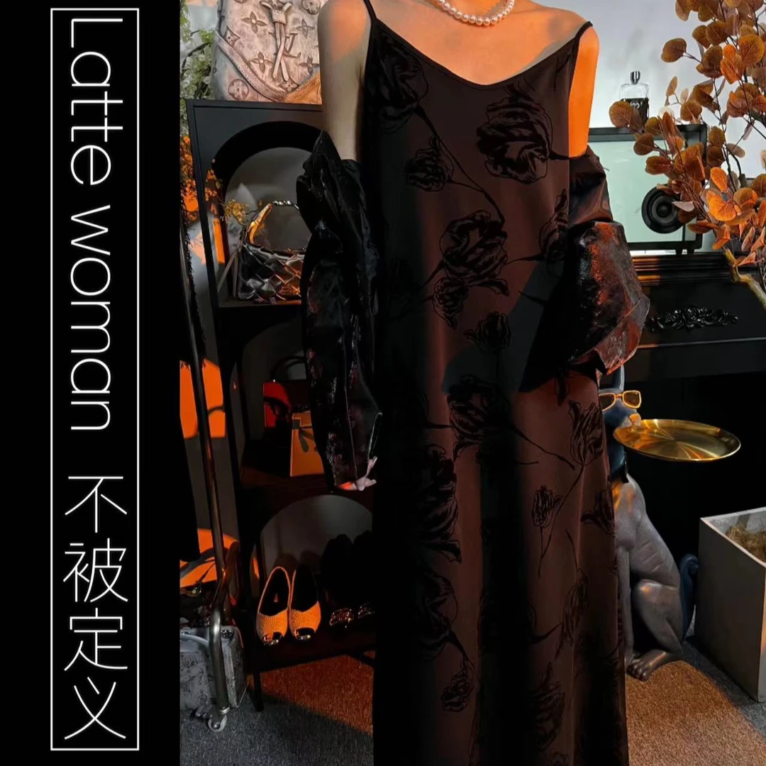 （夜玫瑰）植绒黑玫瑰吊带连衣裙女新款高级法式复古宽松长裙