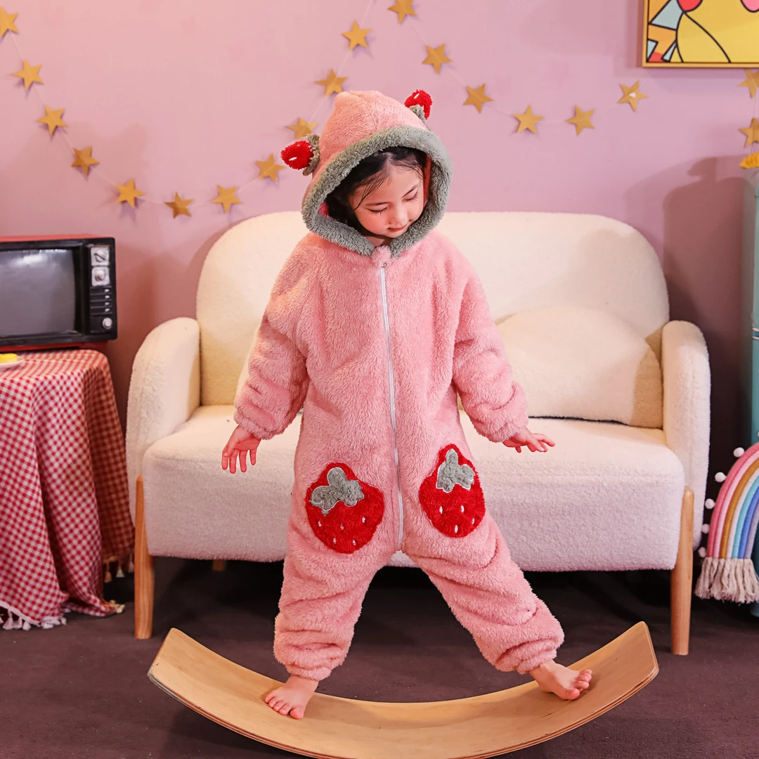 秋冬儿童大草莓连体睡衣加厚法兰绒家居服宝宝珊瑚绒男女孩童套装