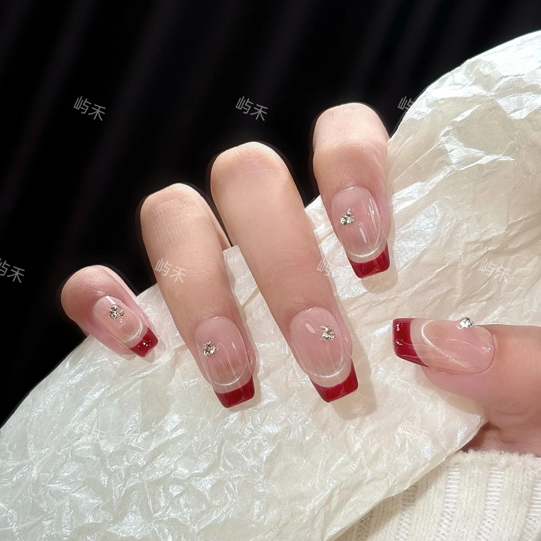 (红底鞋)红色法式穿戴甲美甲婚甲新年手工短椭圆甲片显白高级