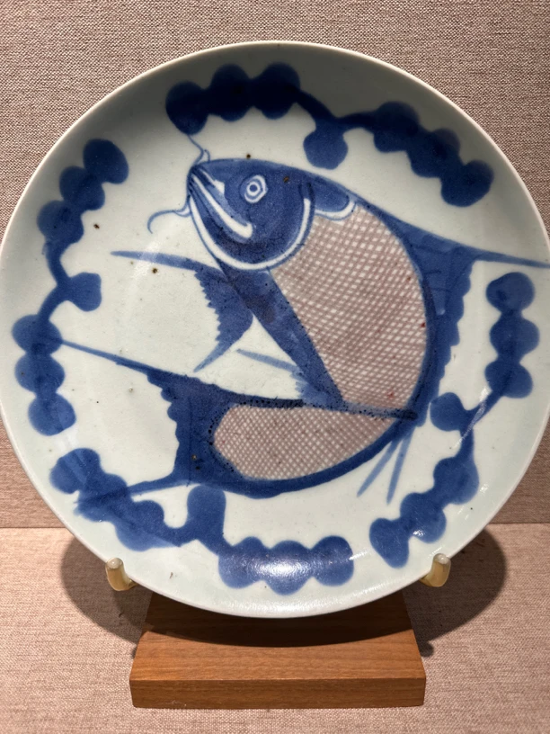 青花釉里红鱼盘