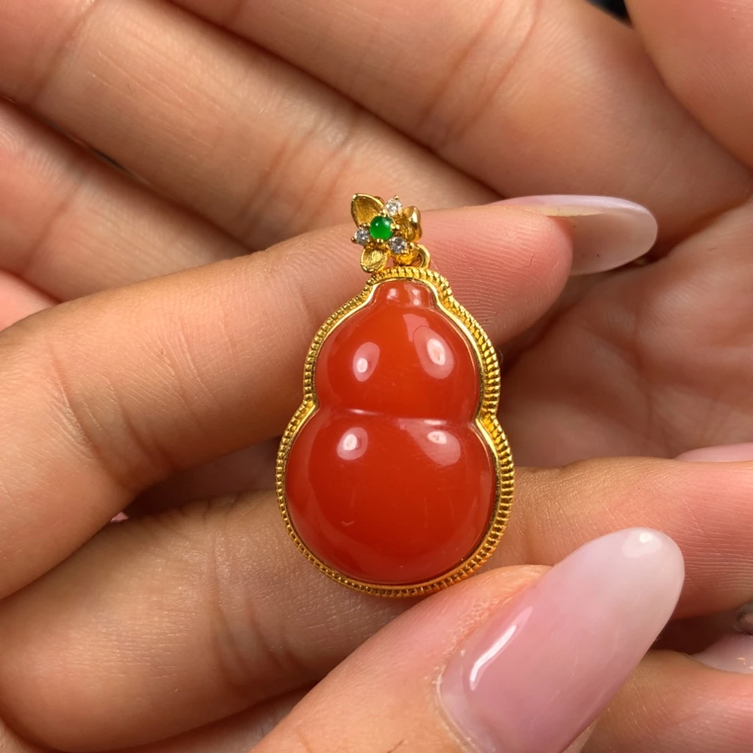 南红玛瑙吊坠18K金镶嵌