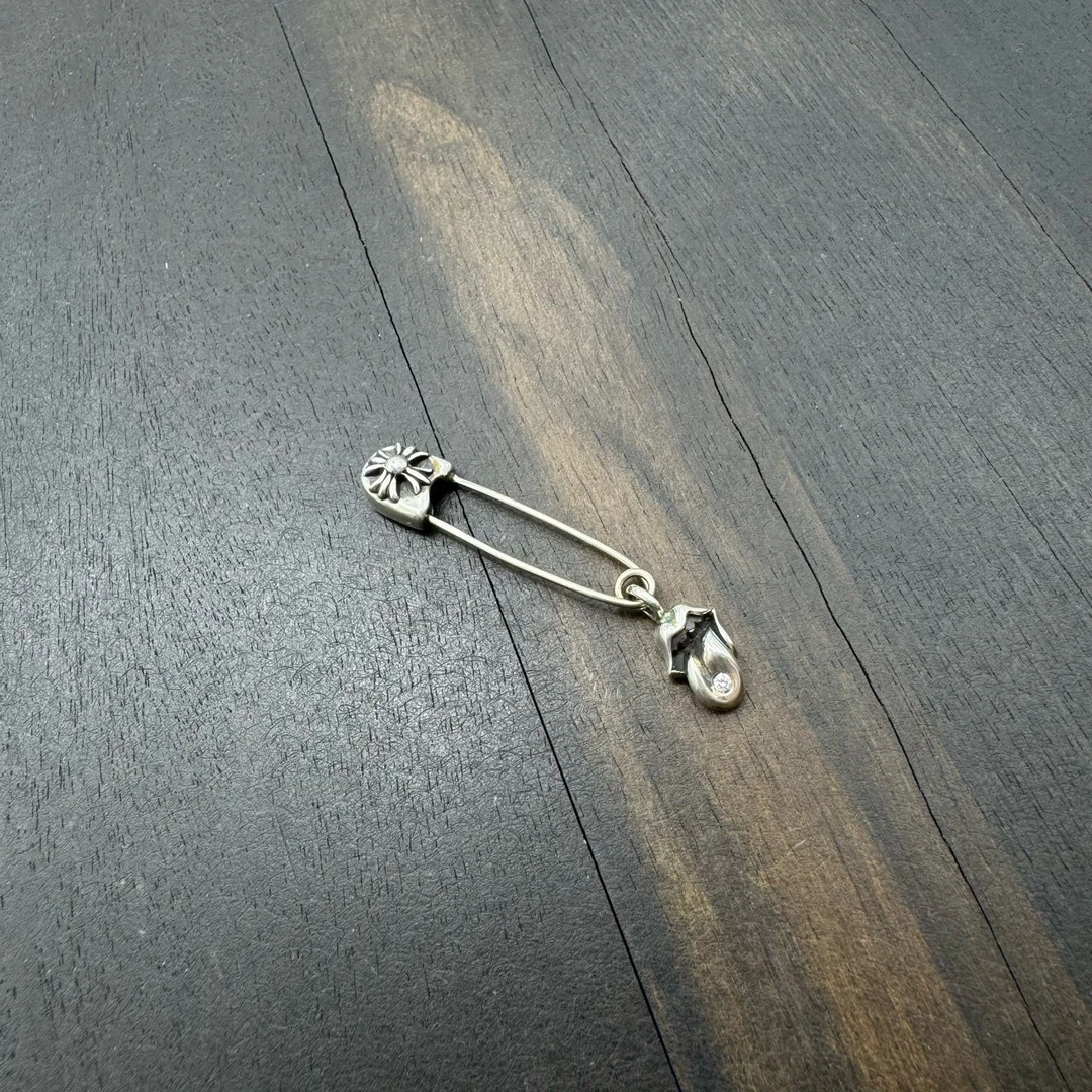 未使用 Chrome Hearts 克罗心 小号 白钻滚石 十字花别针