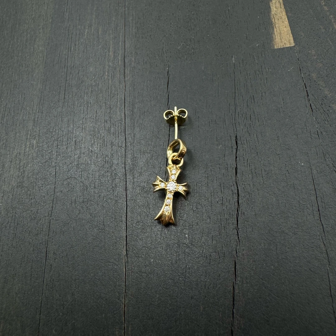 未使用 ChromeHearts 克罗心 22k 白钻Babyfat十字架耳钉