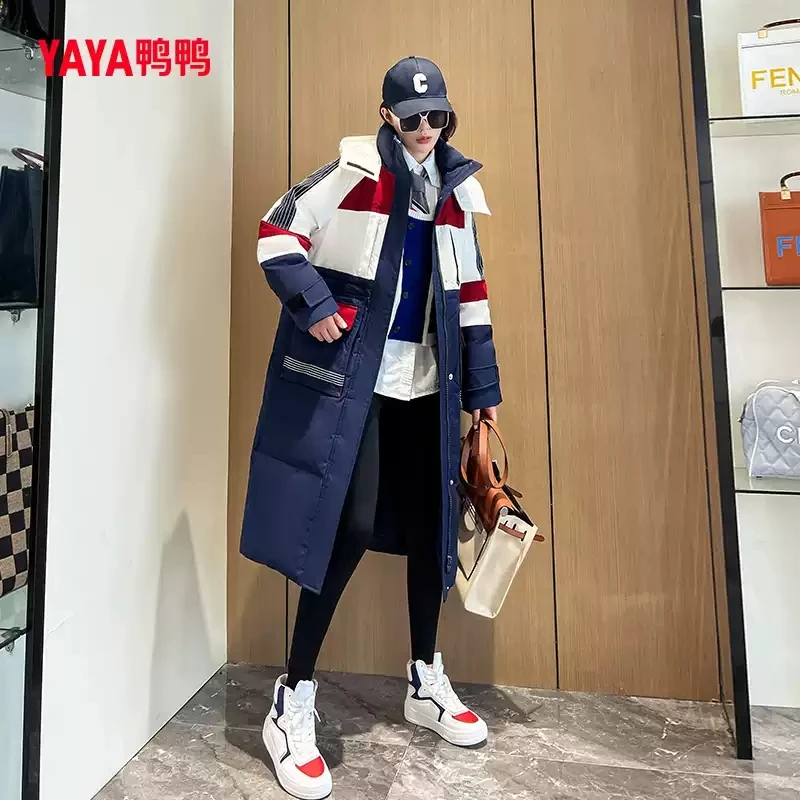 YAYA/鸭鸭2023款时尚羽绒服女冬长款冬季感连帽鹅绒抽绳收腰外套